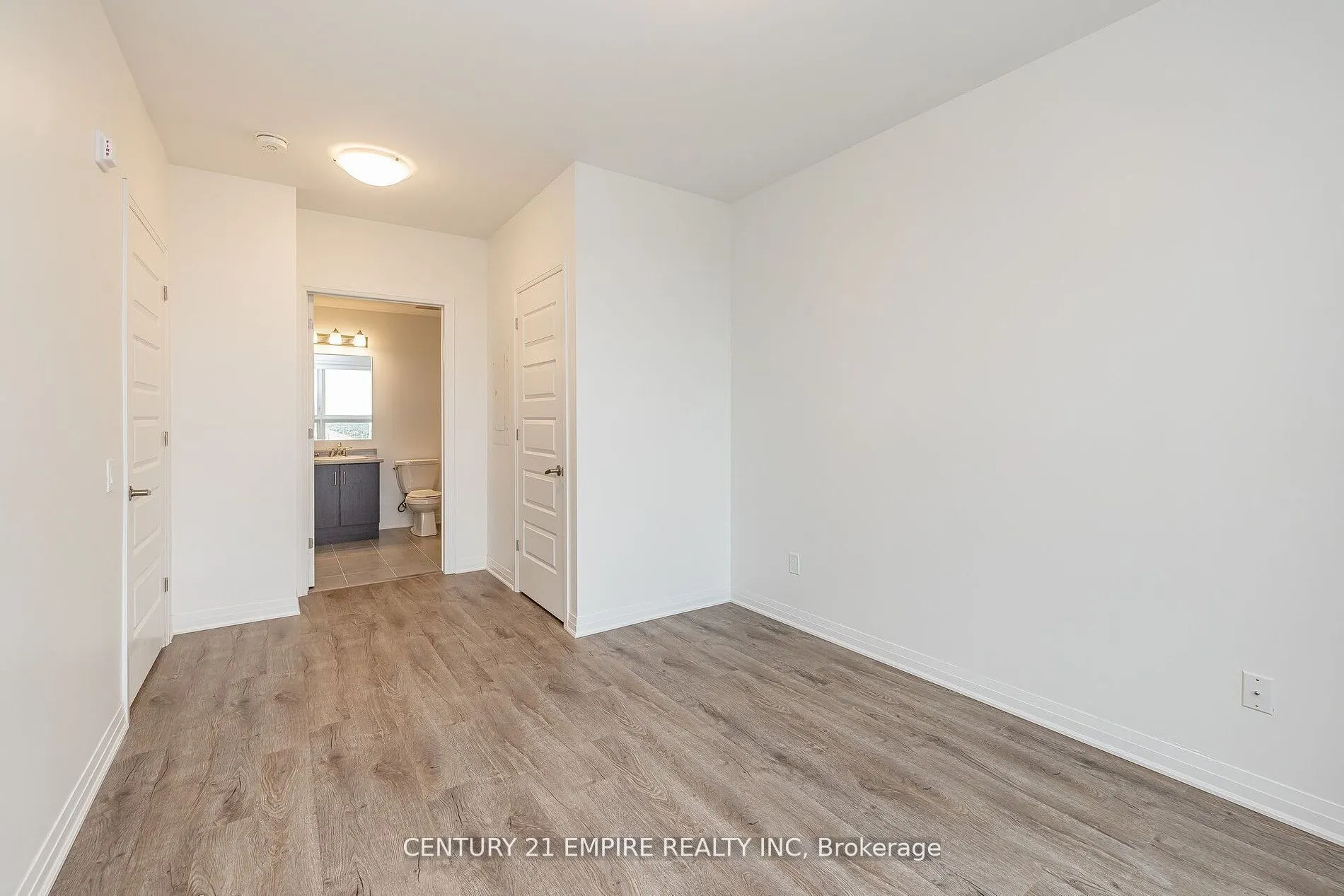 95 Dundas Street W, #503
