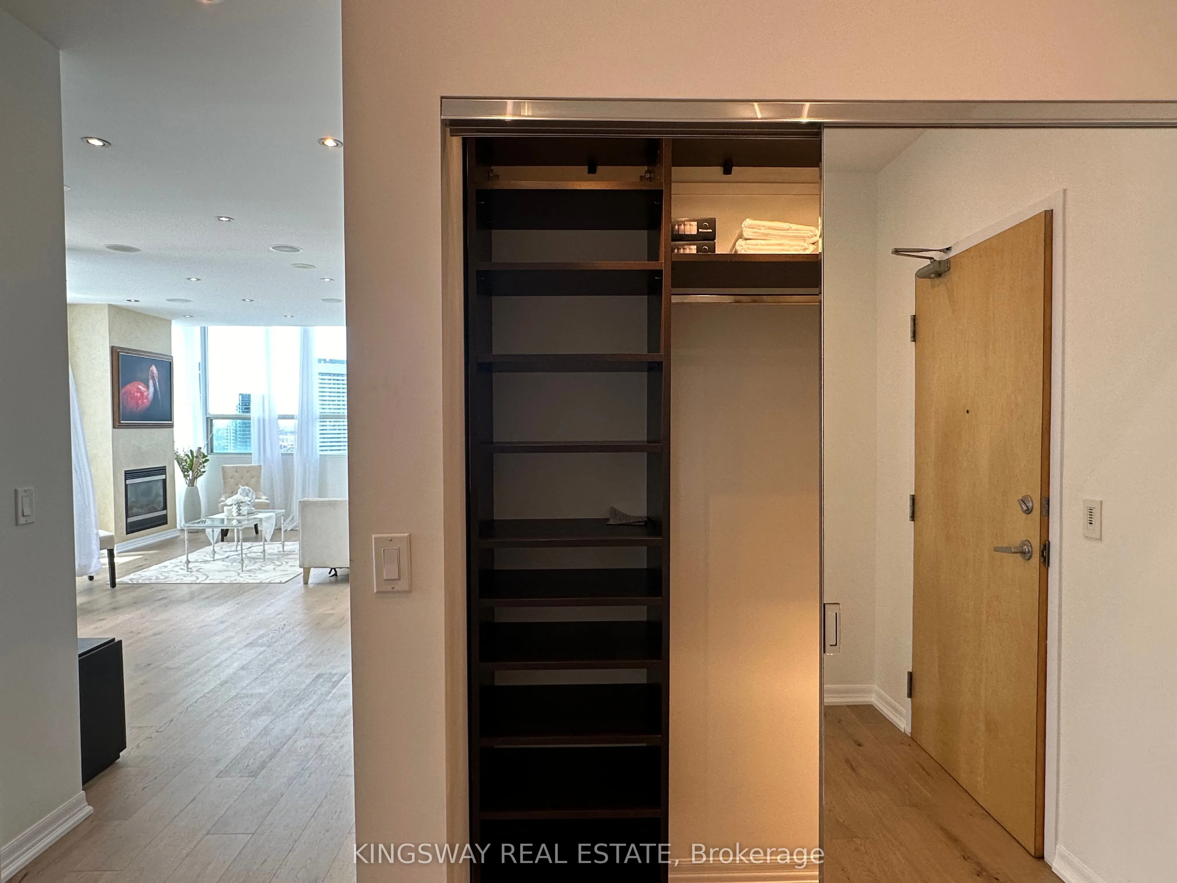 220 Burnhamthorpe Road W #3404