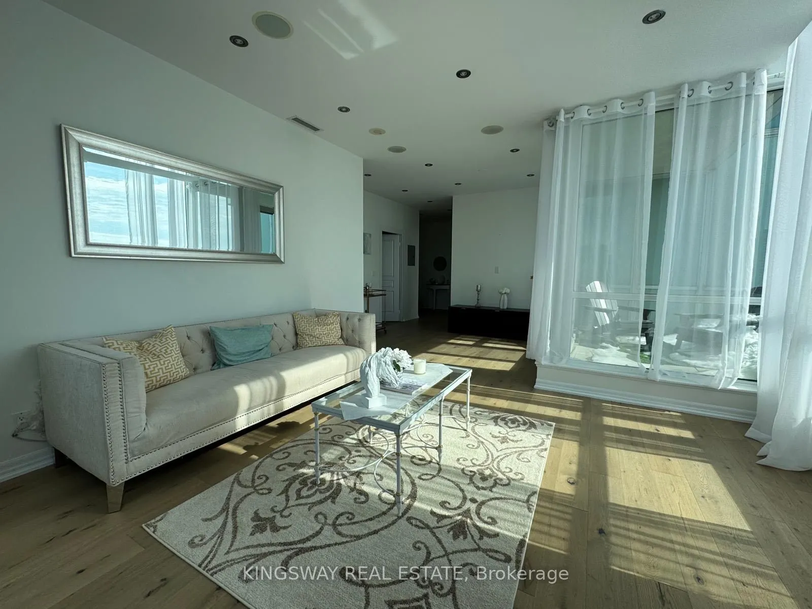220 Burnhamthorpe Road W #3404
