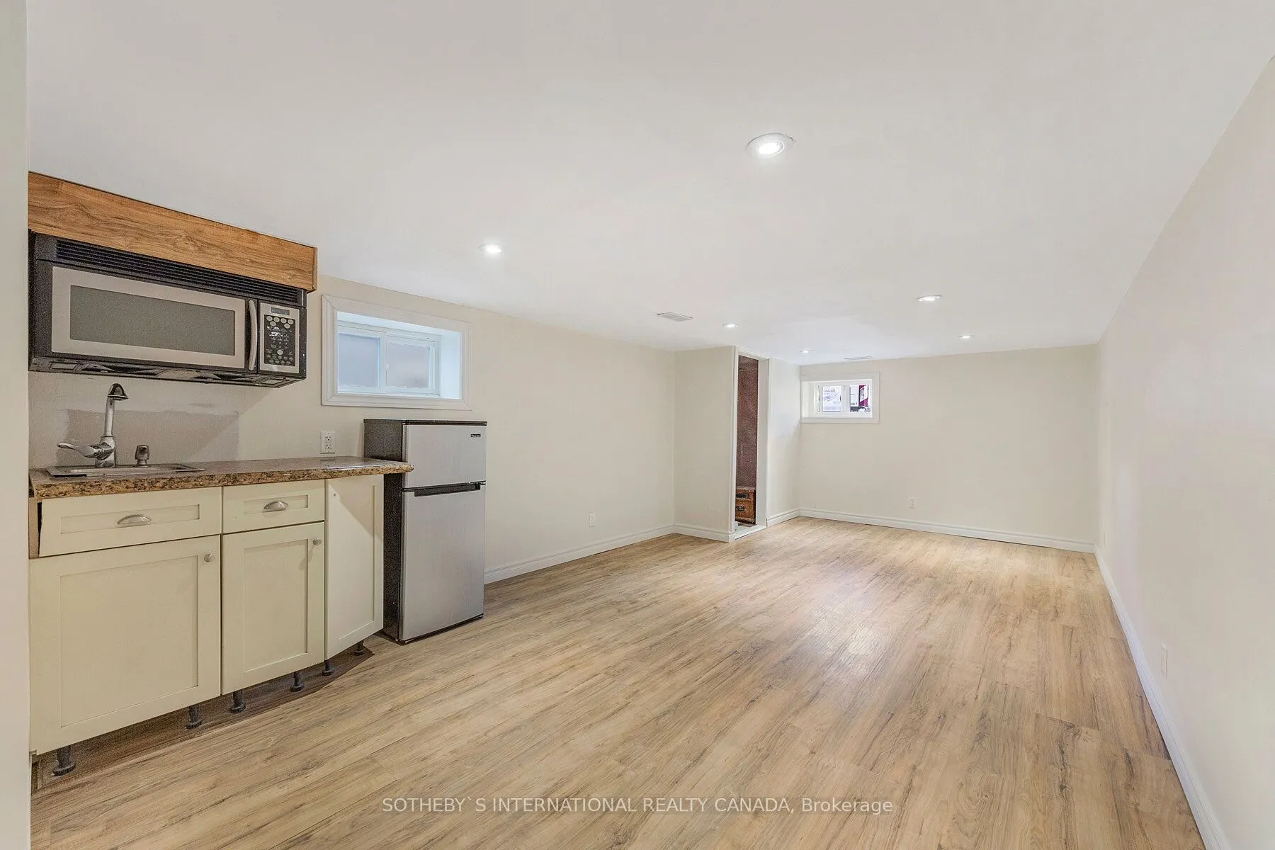 70 Dunraven Drive