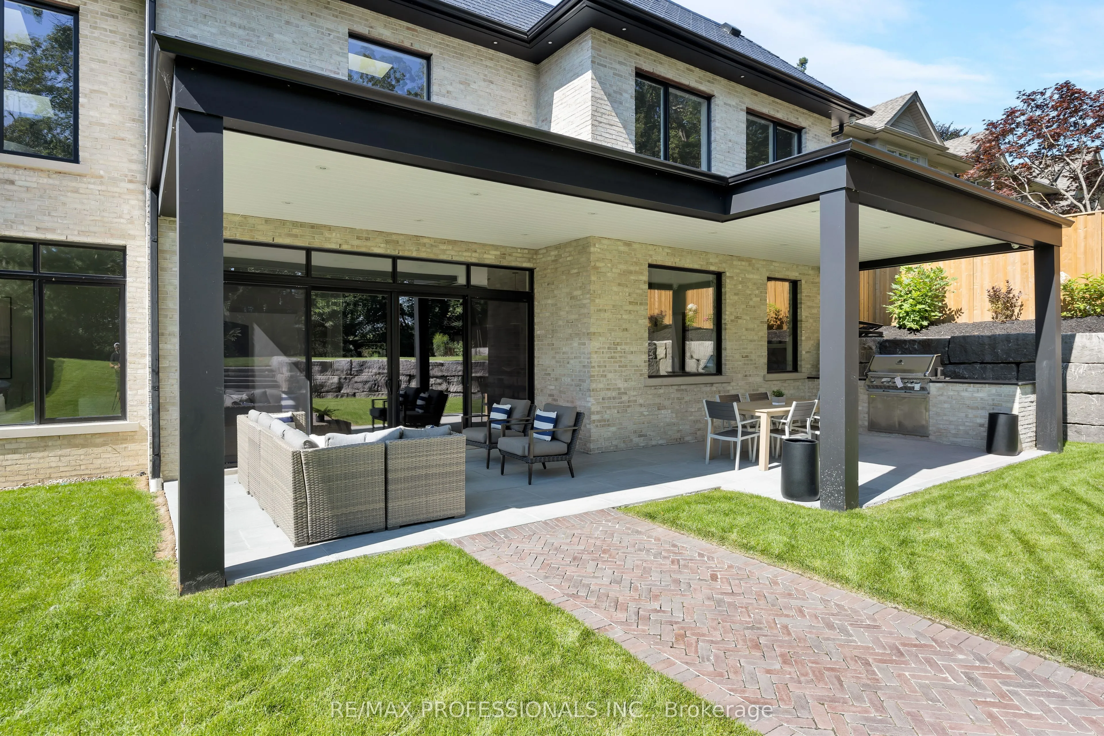 15 Edenbrook Hill