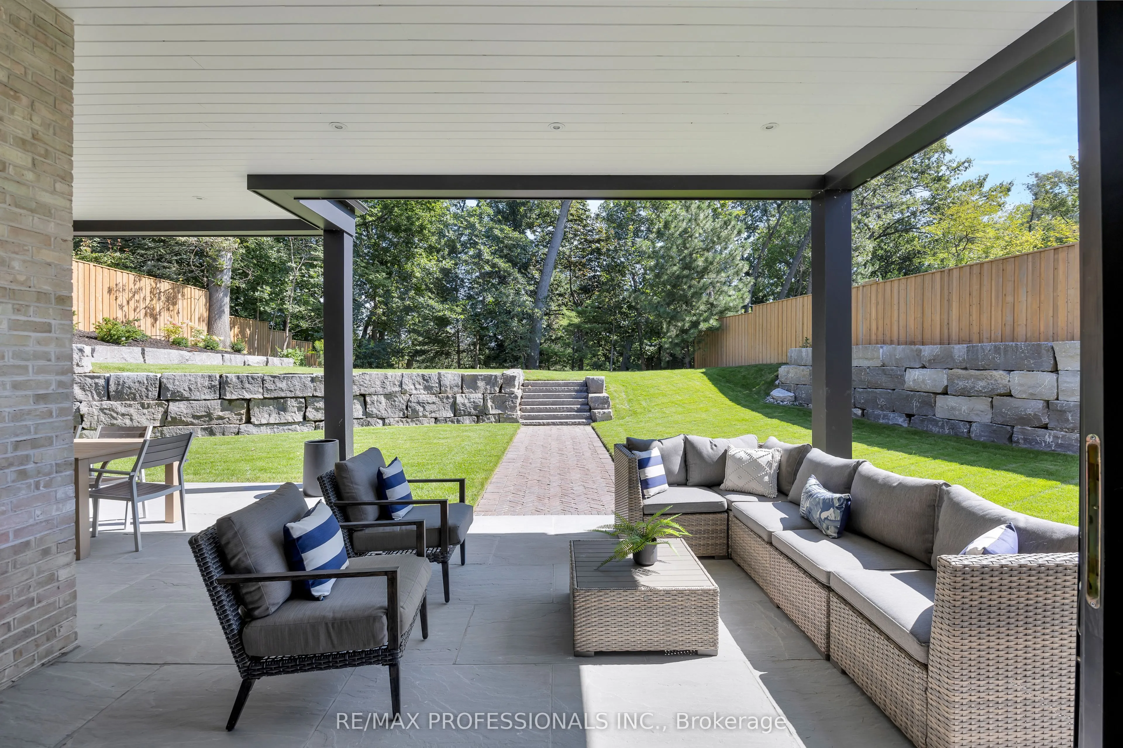 15 Edenbrook Hill