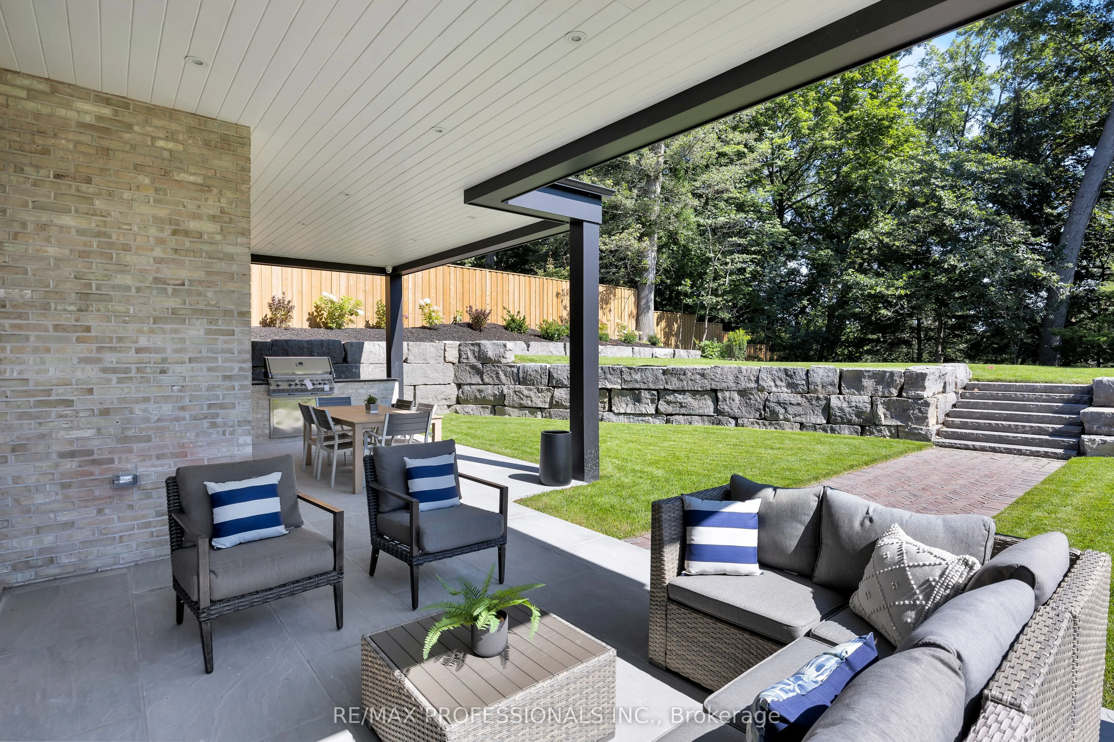 15 Edenbrook Hill