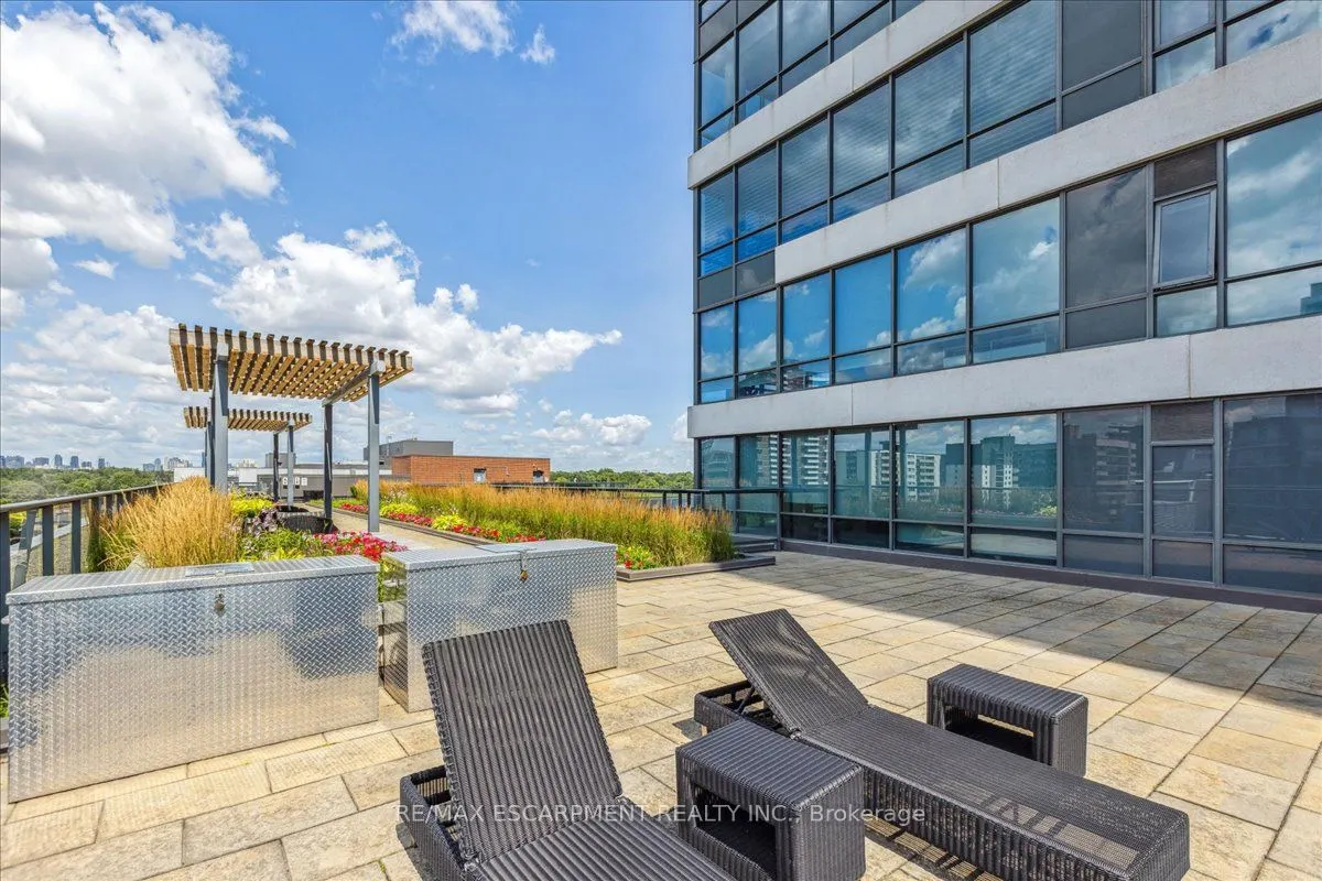 1 Hurontario Street, #316