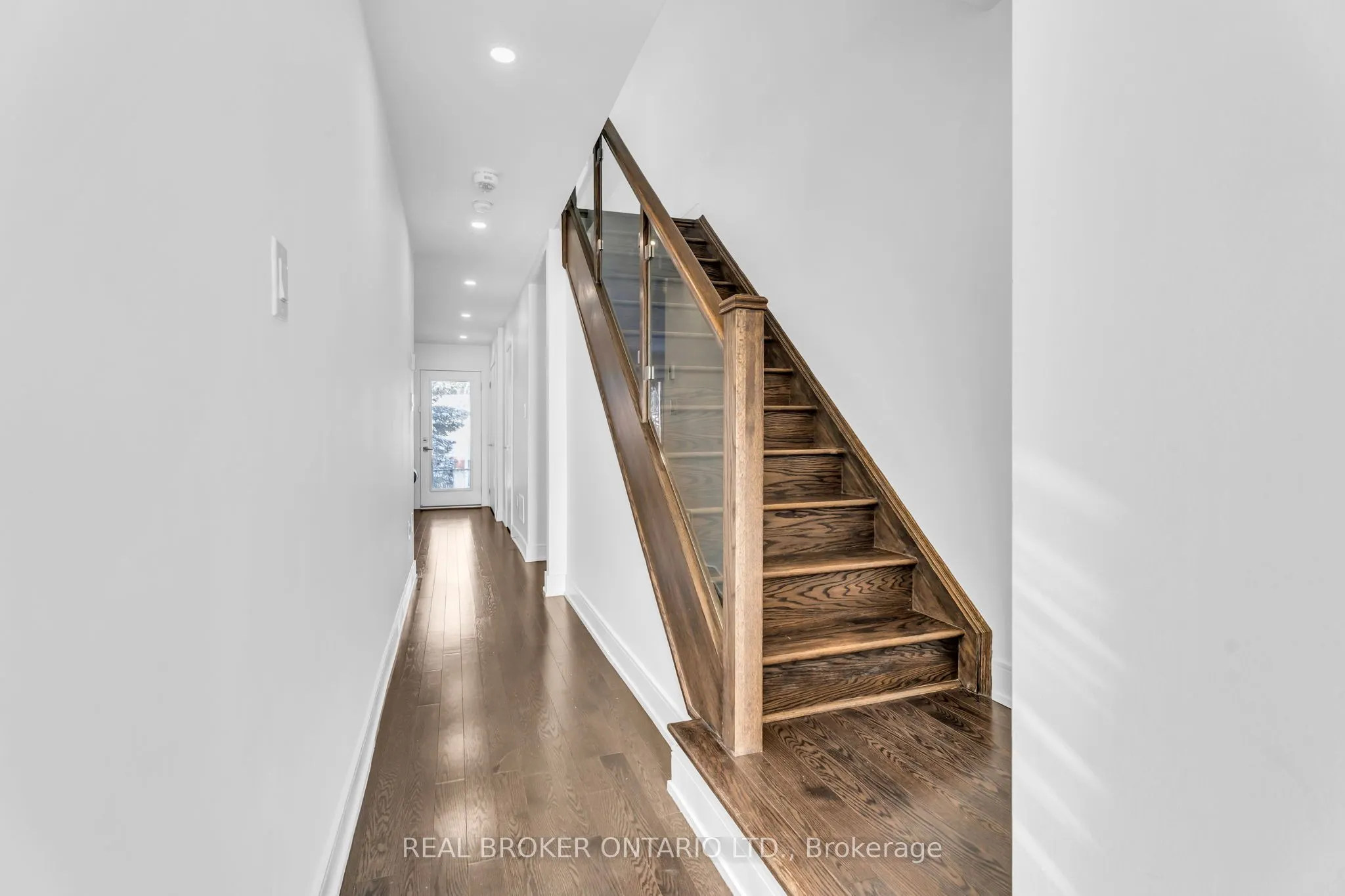 8 Whitehorn Lane