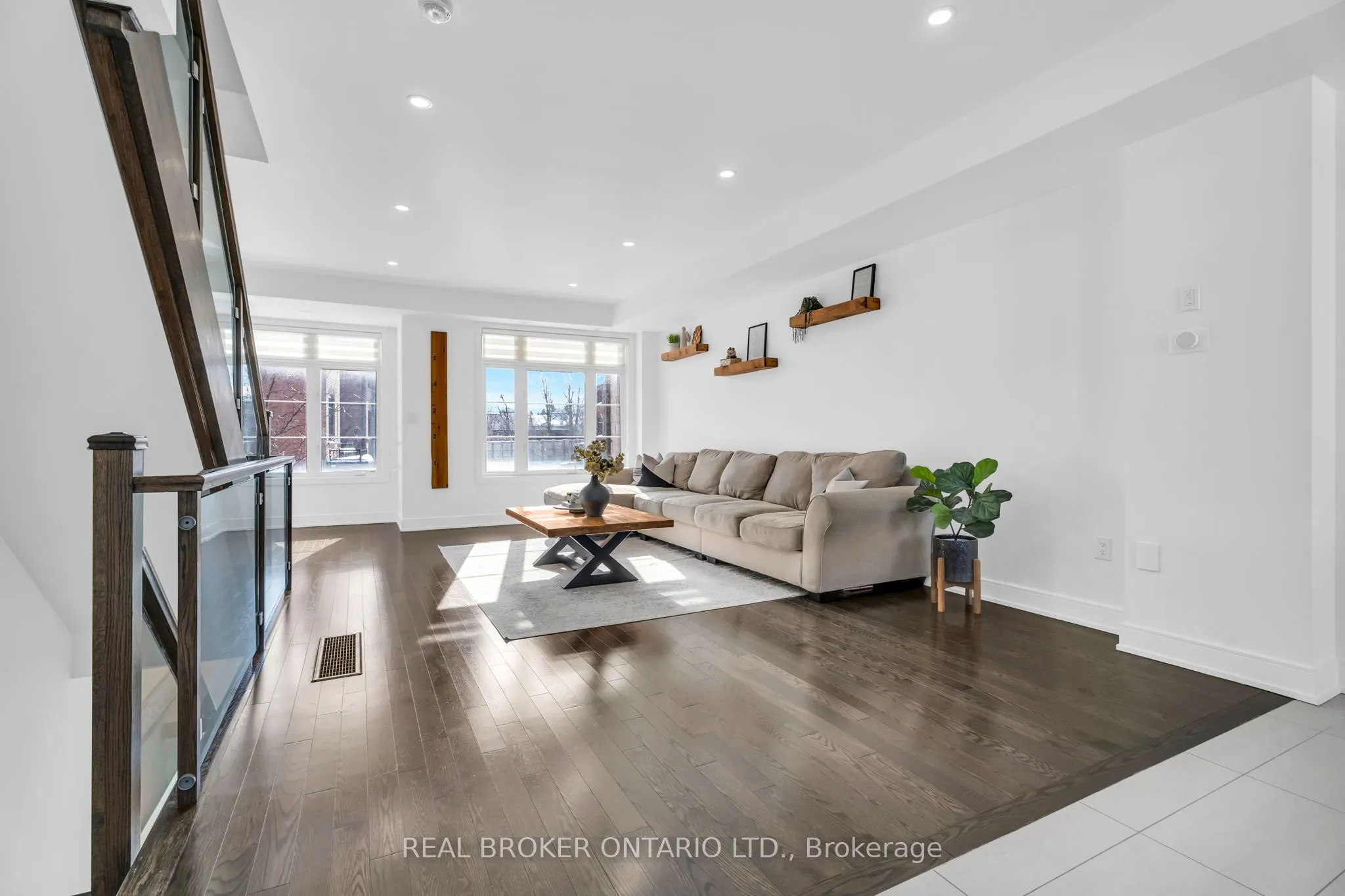 8 Whitehorn Lane