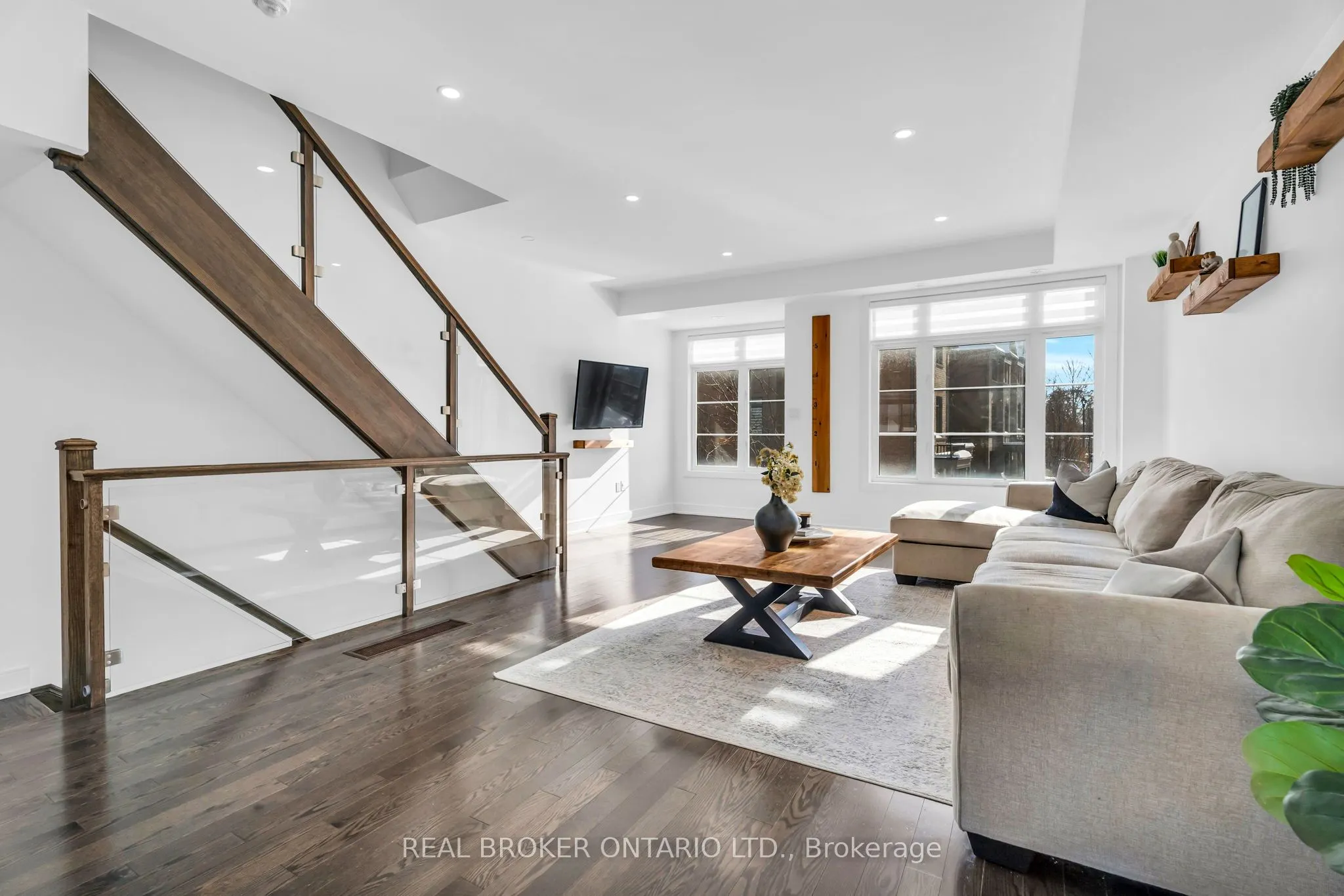 8 Whitehorn Lane