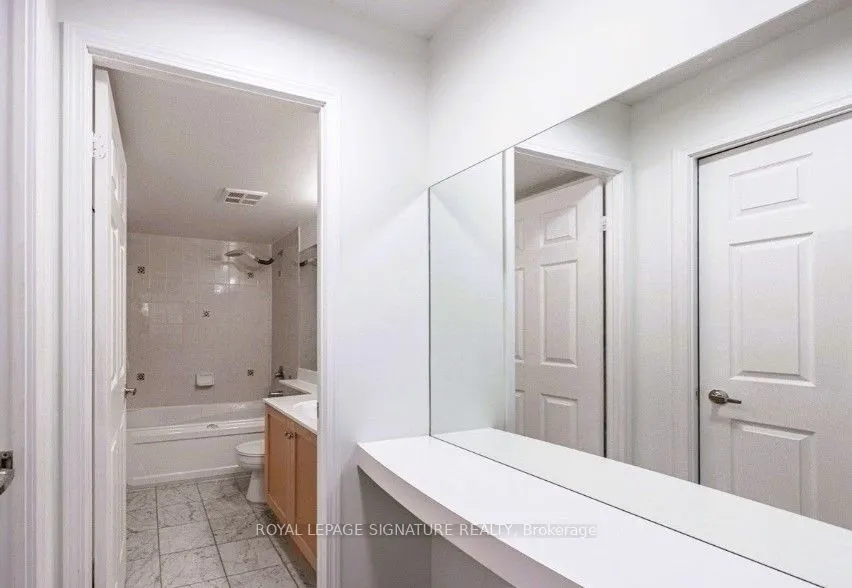 35 Kingsbridge Garden Circle, #2112