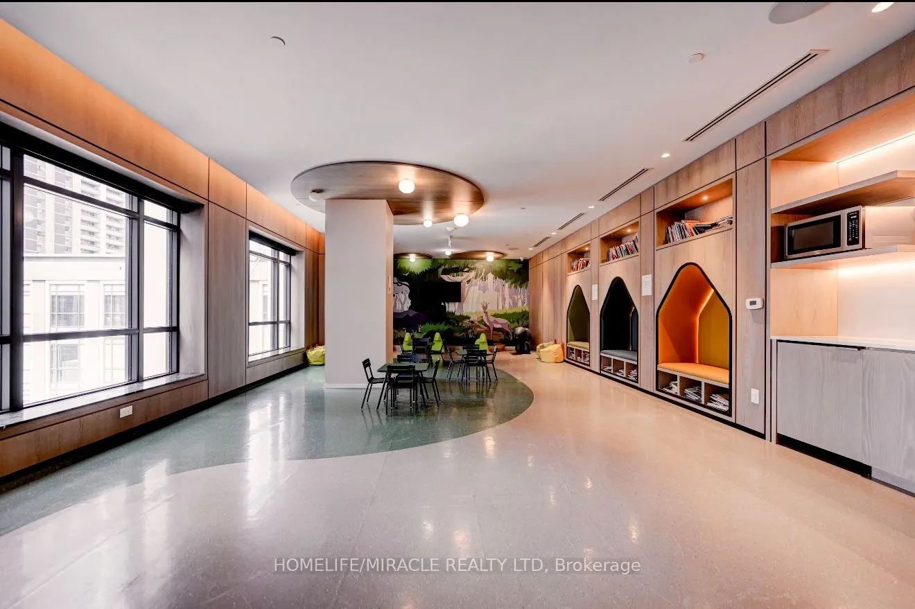9 Mabelle Avenue, #1123