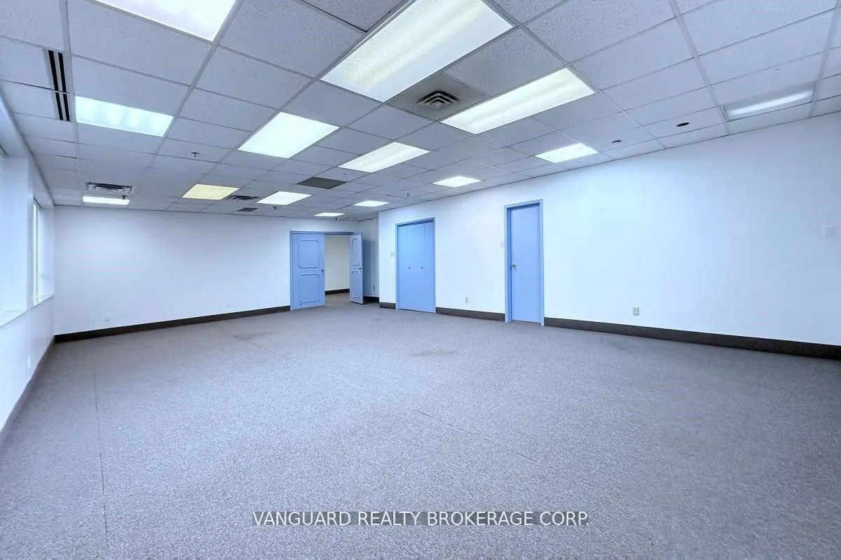 360 Deerhide Crescent, #1