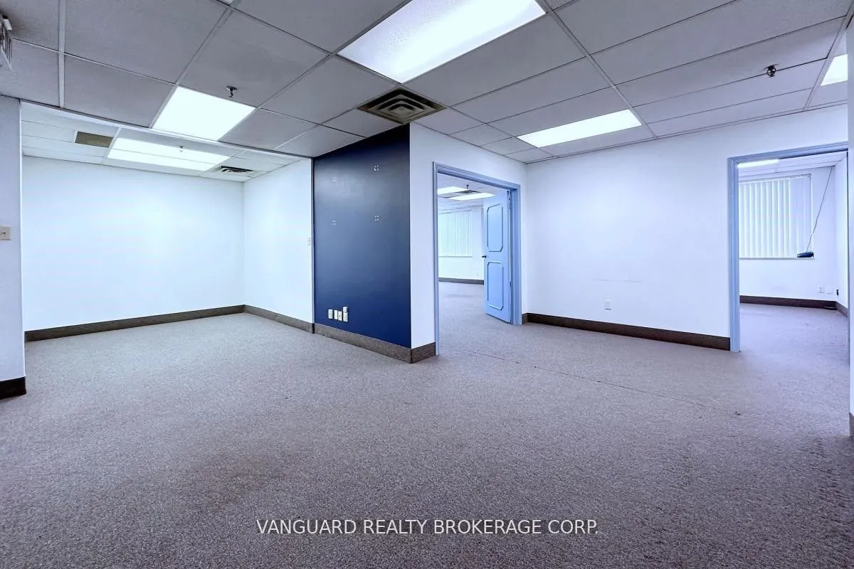 360 Deerhide Crescent, #1