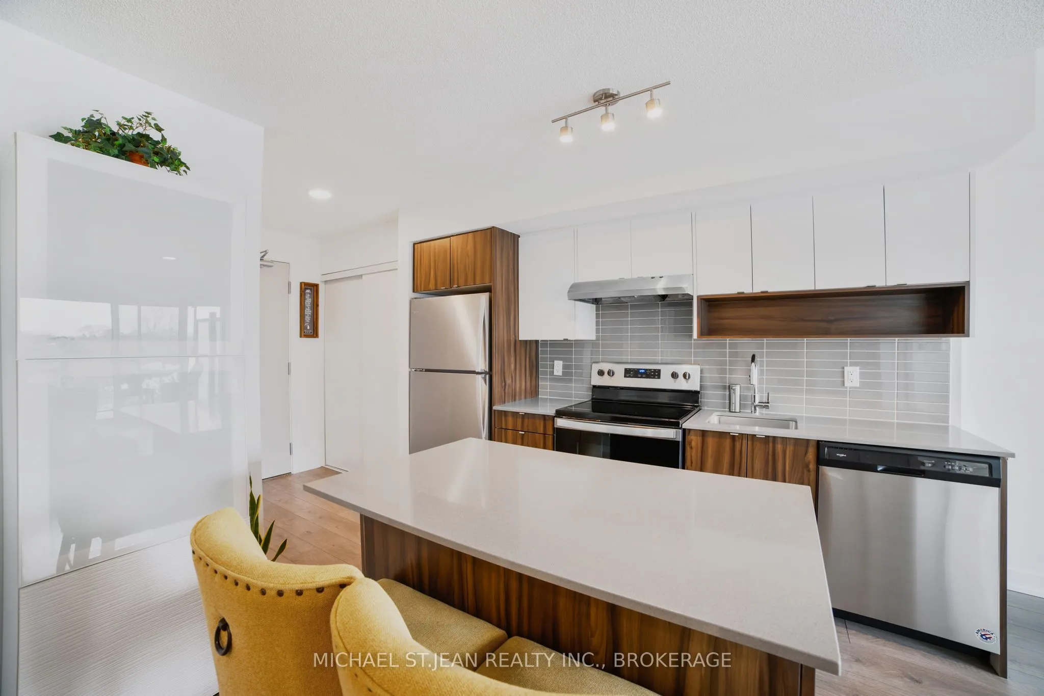1119 Cooke Boulevard, #B420