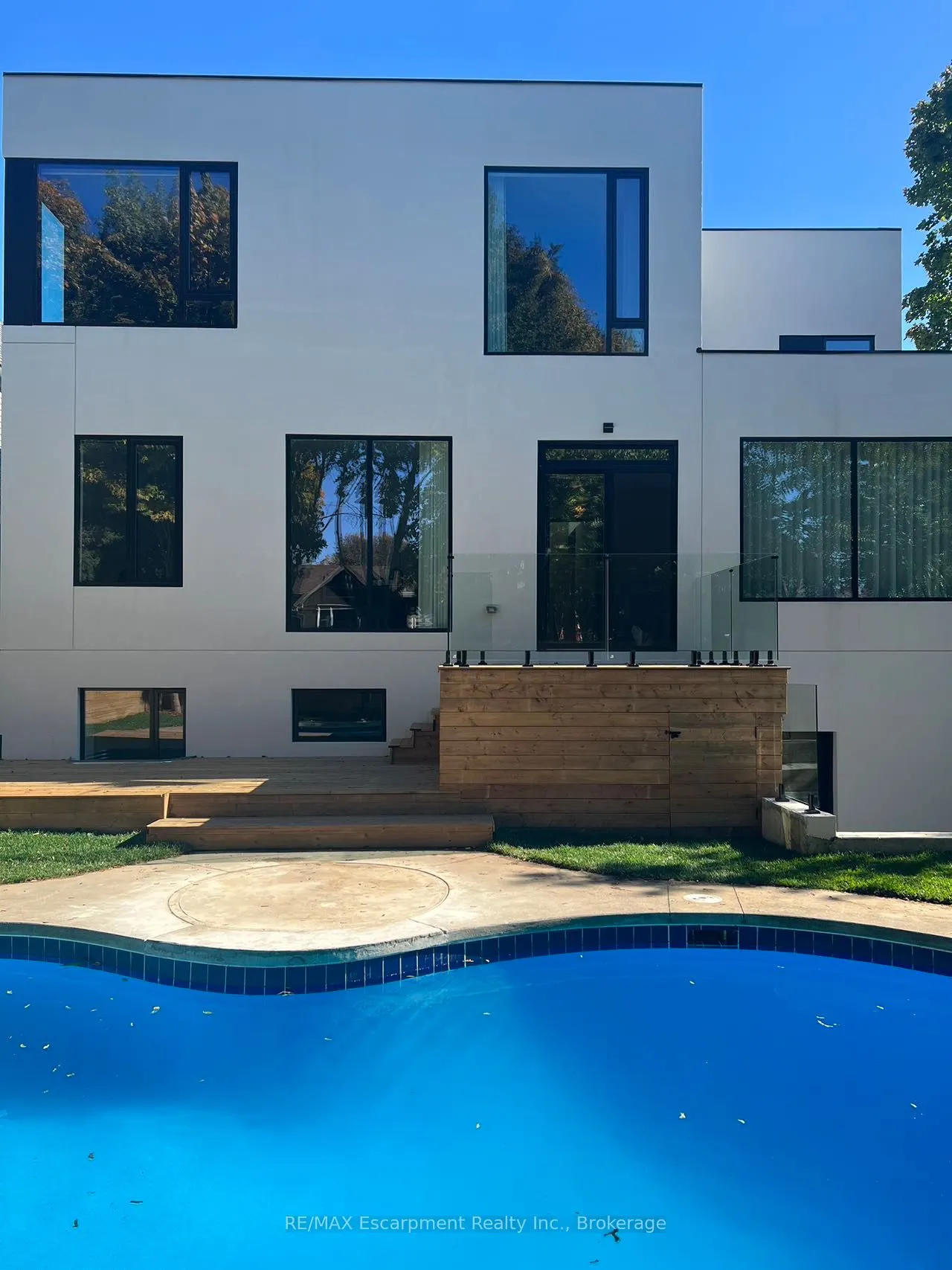 1405 ACTON Crescent