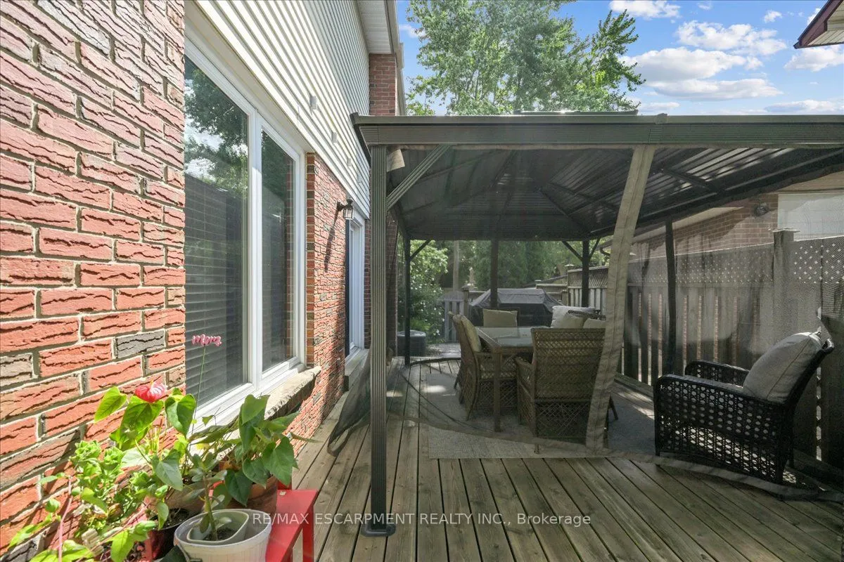 1580 WOODEDEN Drive