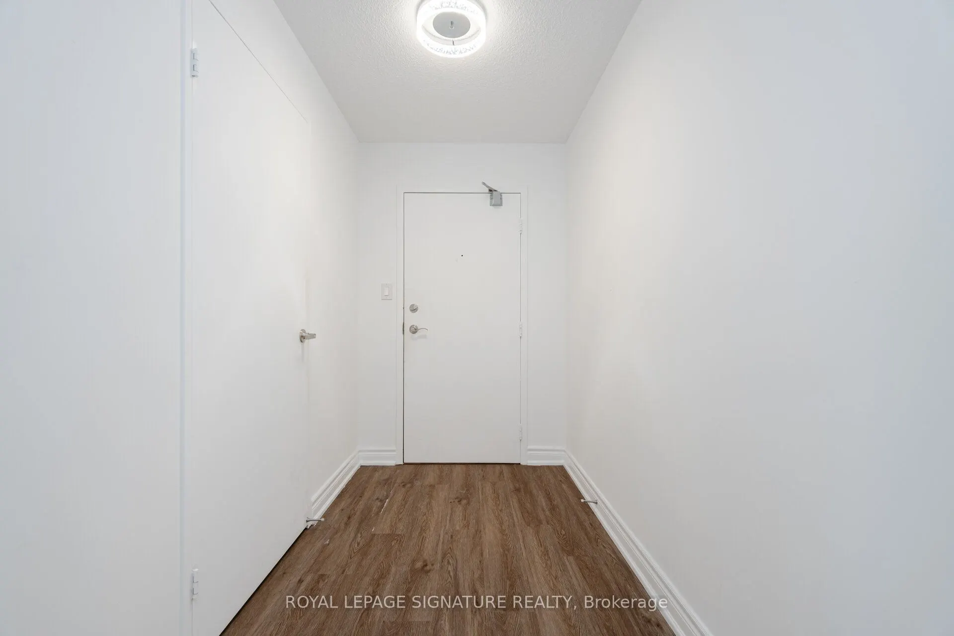 1300 Mississauga Valley Boulevard, #211