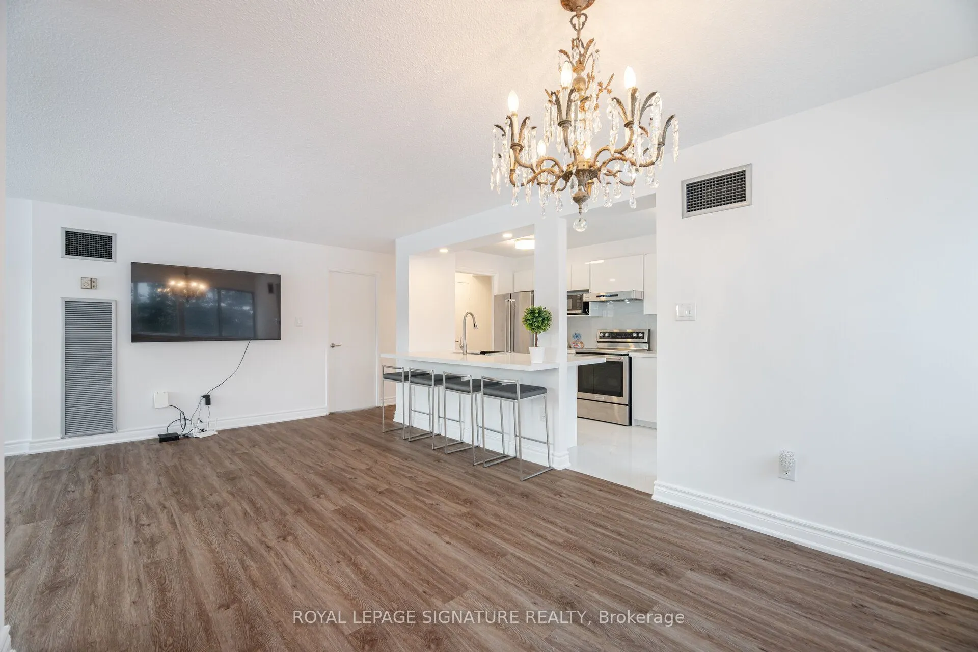 1300 Mississauga Valley Boulevard, #211