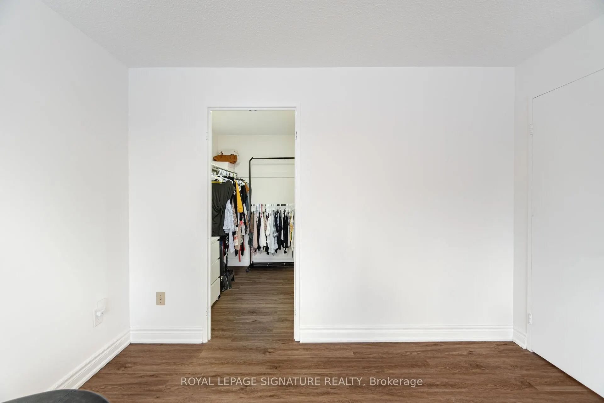 1300 Mississauga Valley Boulevard, #211