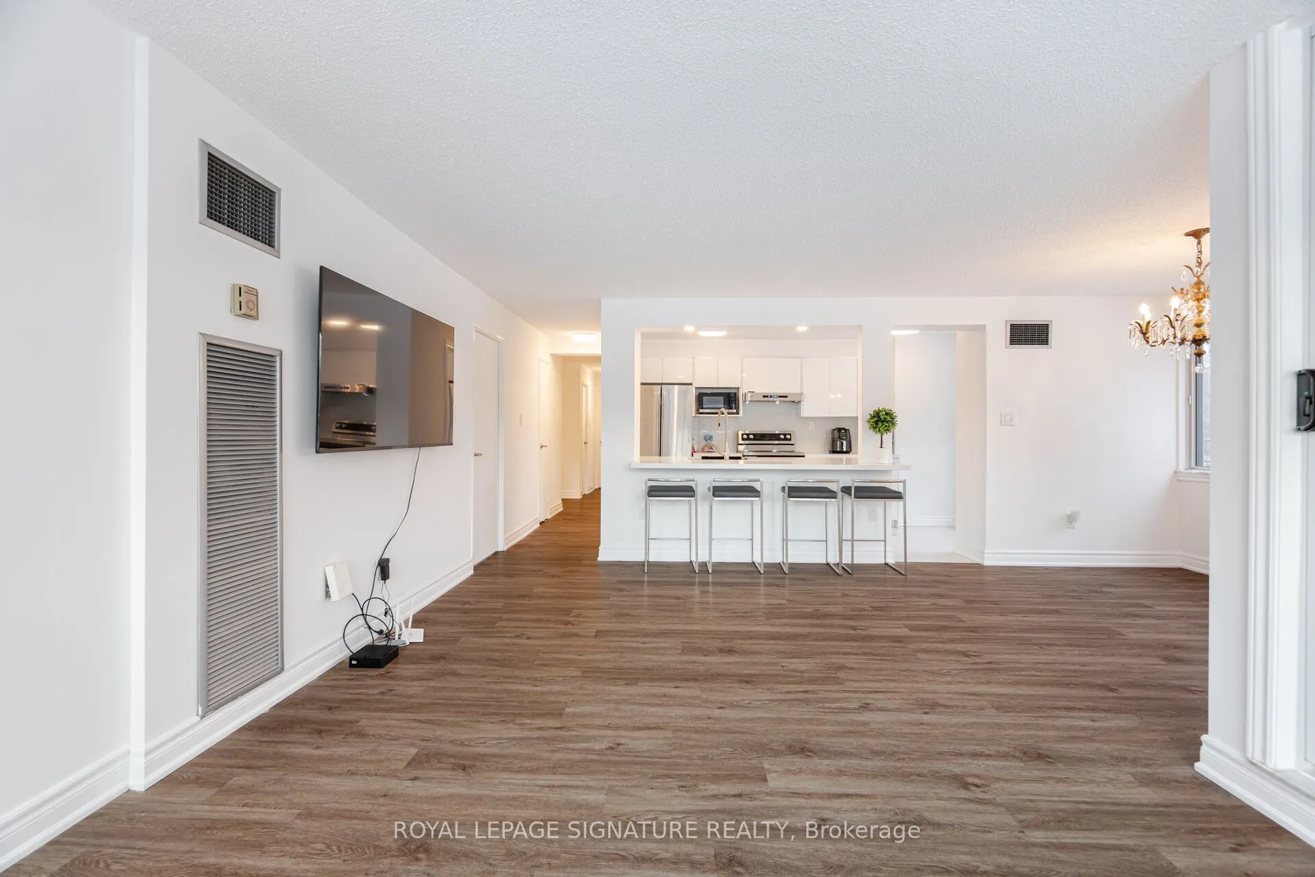 1300 Mississauga Valley Boulevard, #211