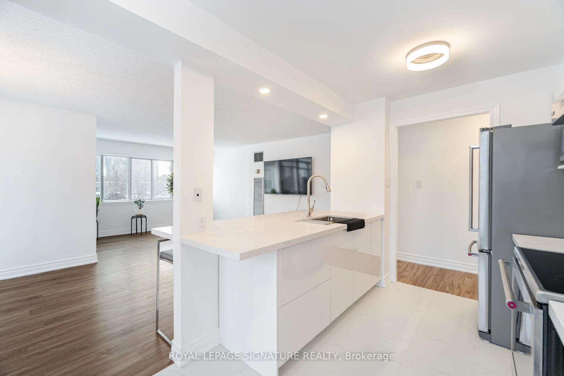 1300 Mississauga Valley Boulevard, #211