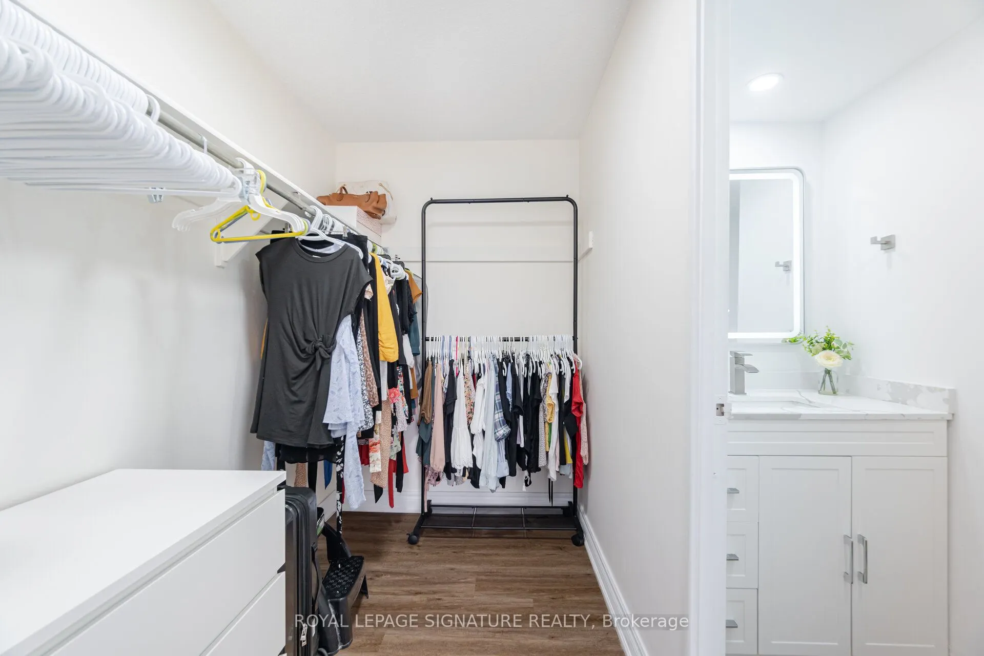 1300 Mississauga Valley Boulevard, #211