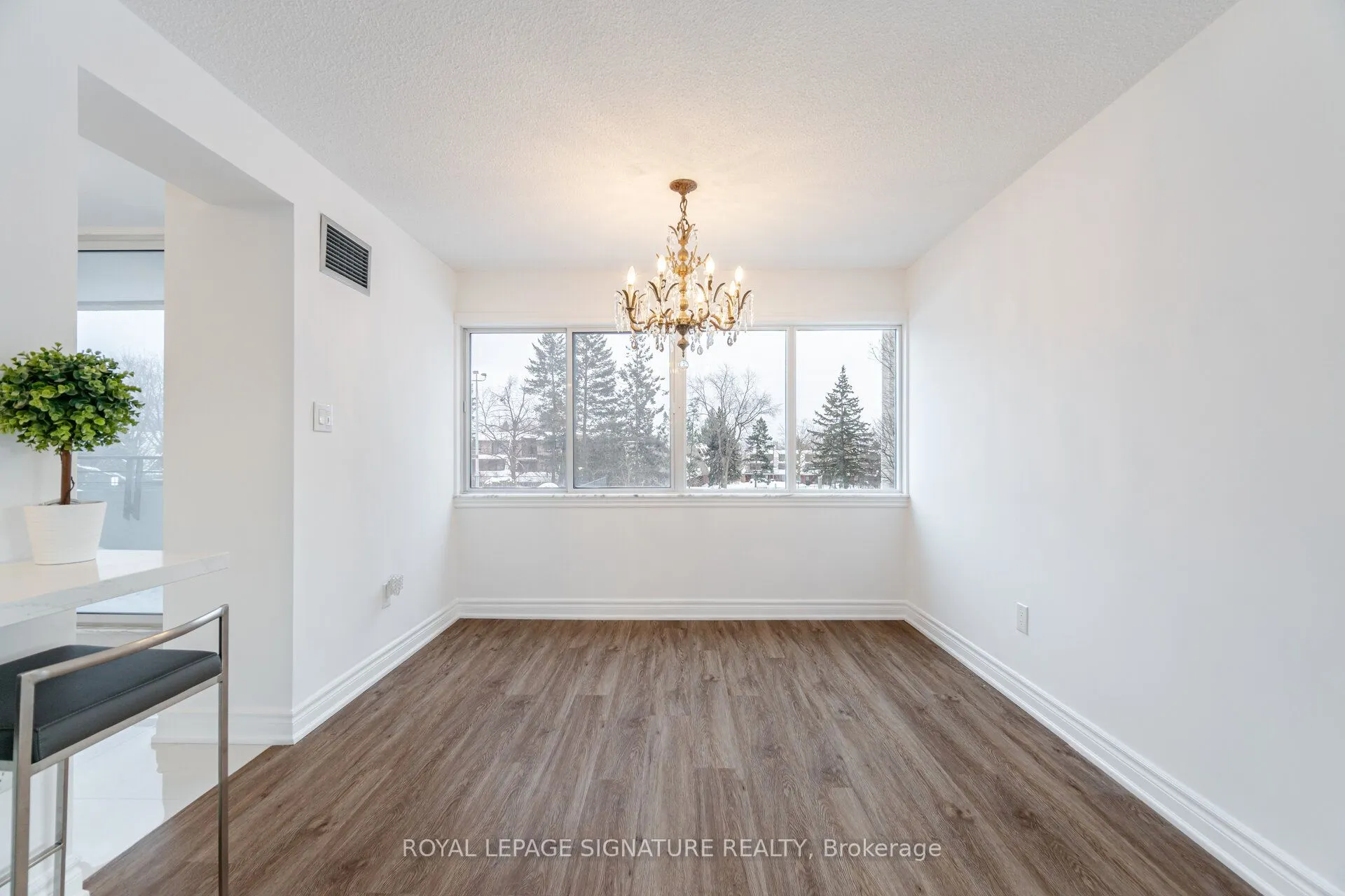 1300 Mississauga Valley Boulevard, #211