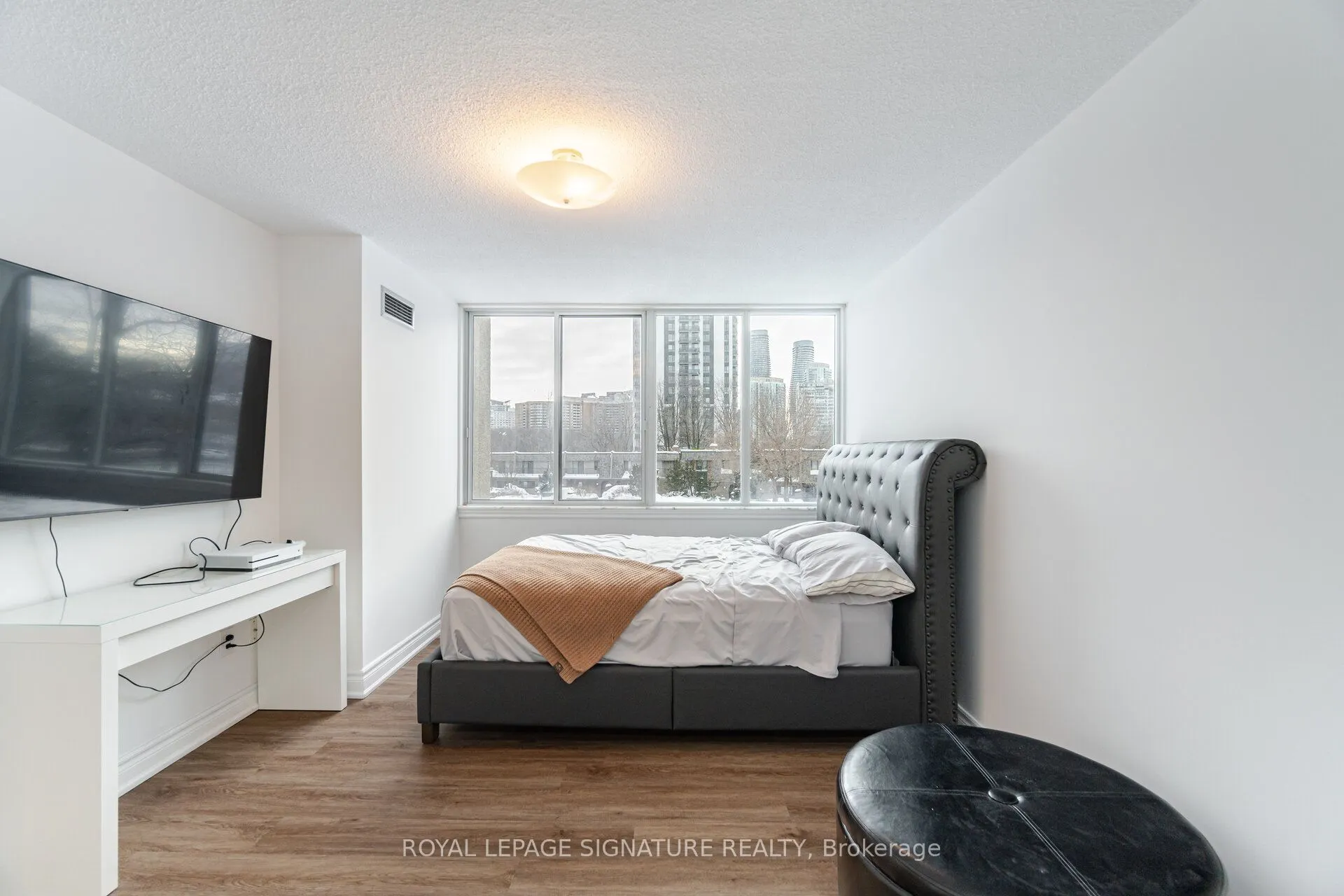 1300 Mississauga Valley Boulevard, #211