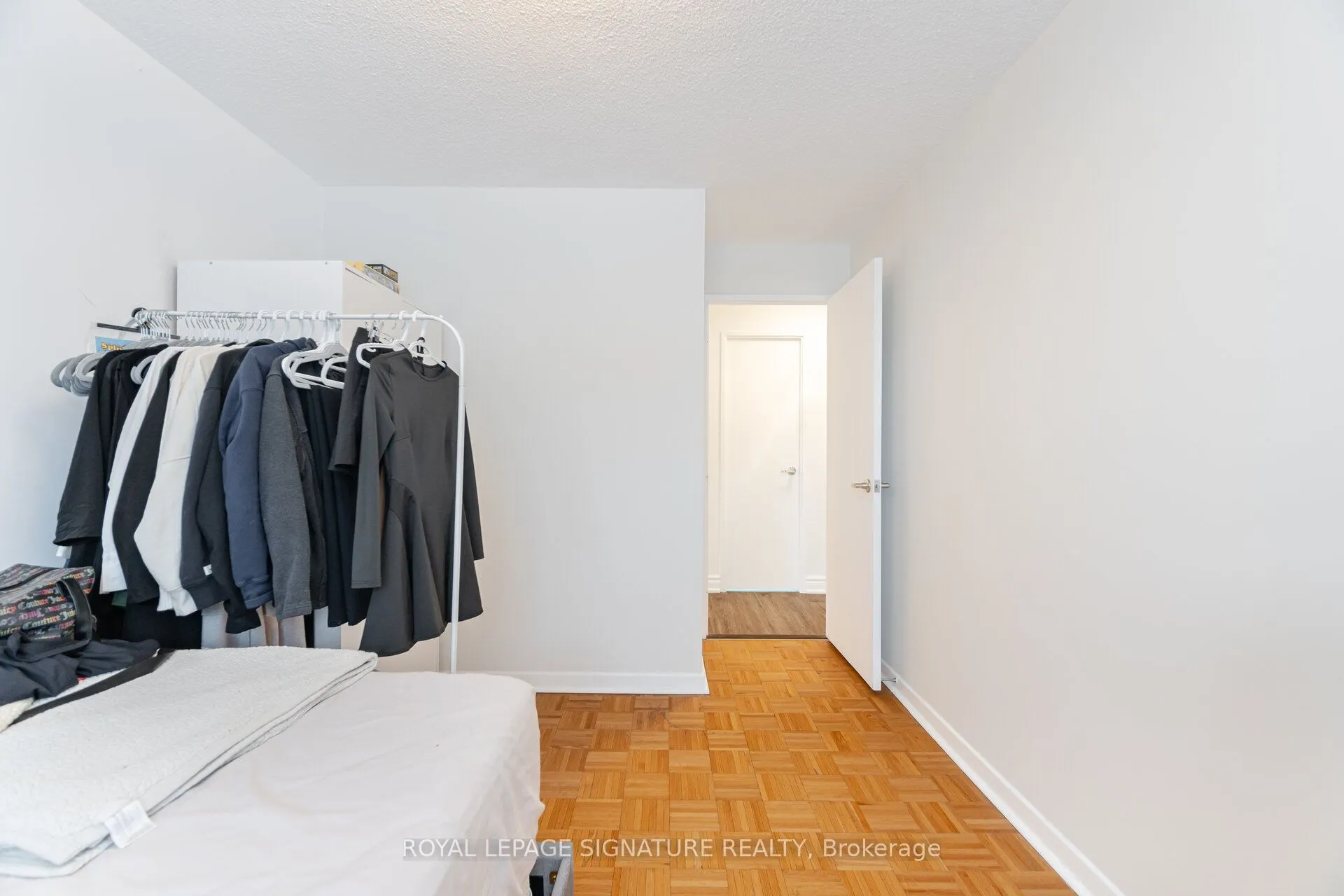 1300 Mississauga Valley Boulevard, #211