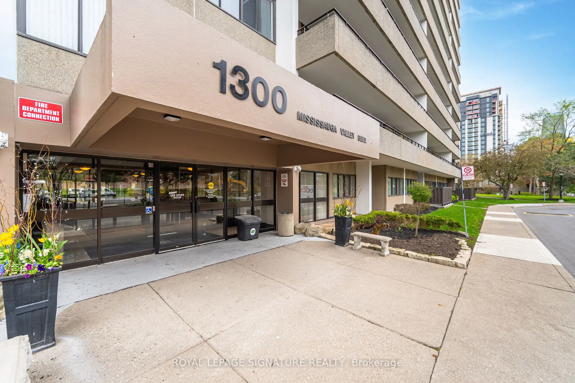 1300 Mississauga Valley Boulevard, #211