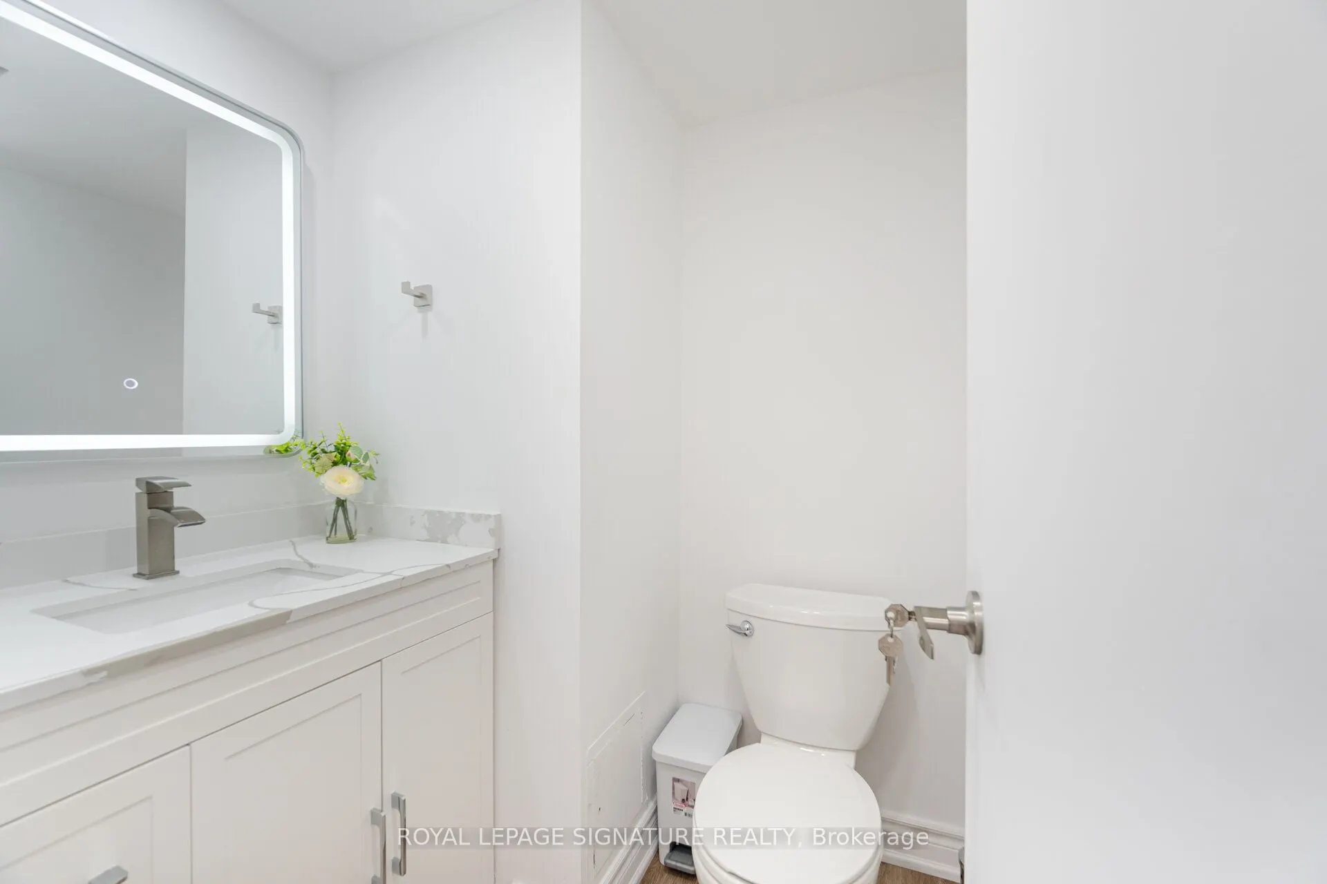 1300 Mississauga Valley Boulevard, #211