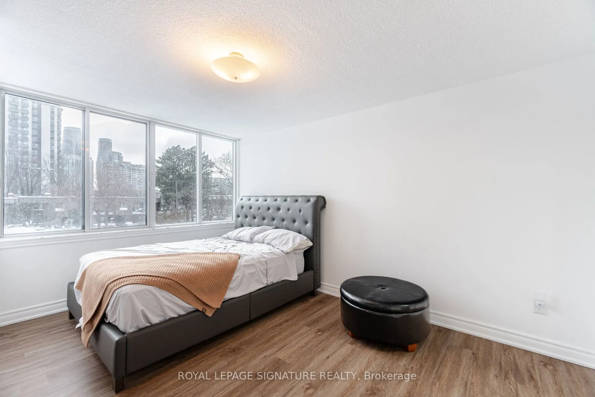 1300 Mississauga Valley Boulevard, #211