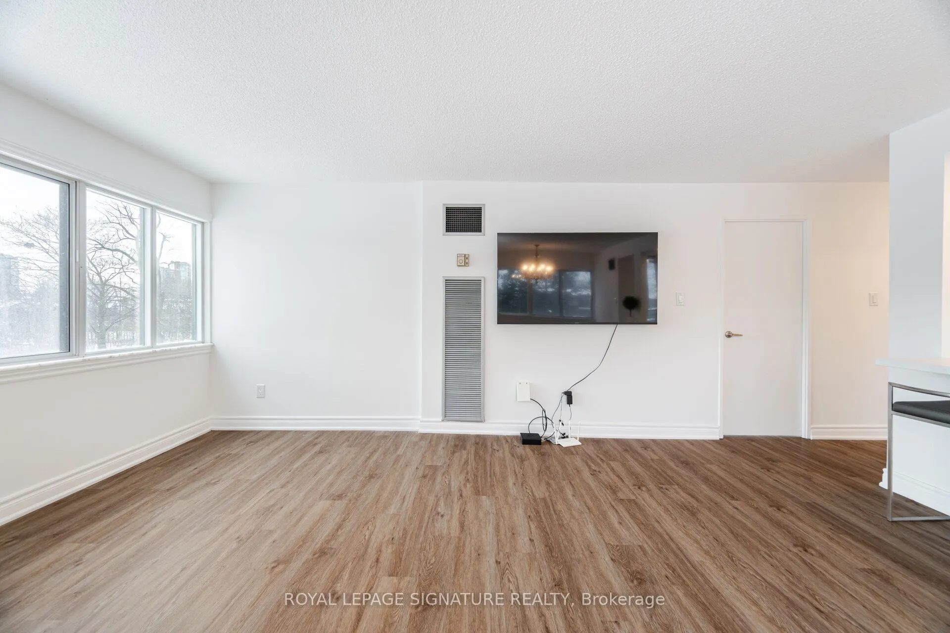 1300 Mississauga Valley Boulevard, #211