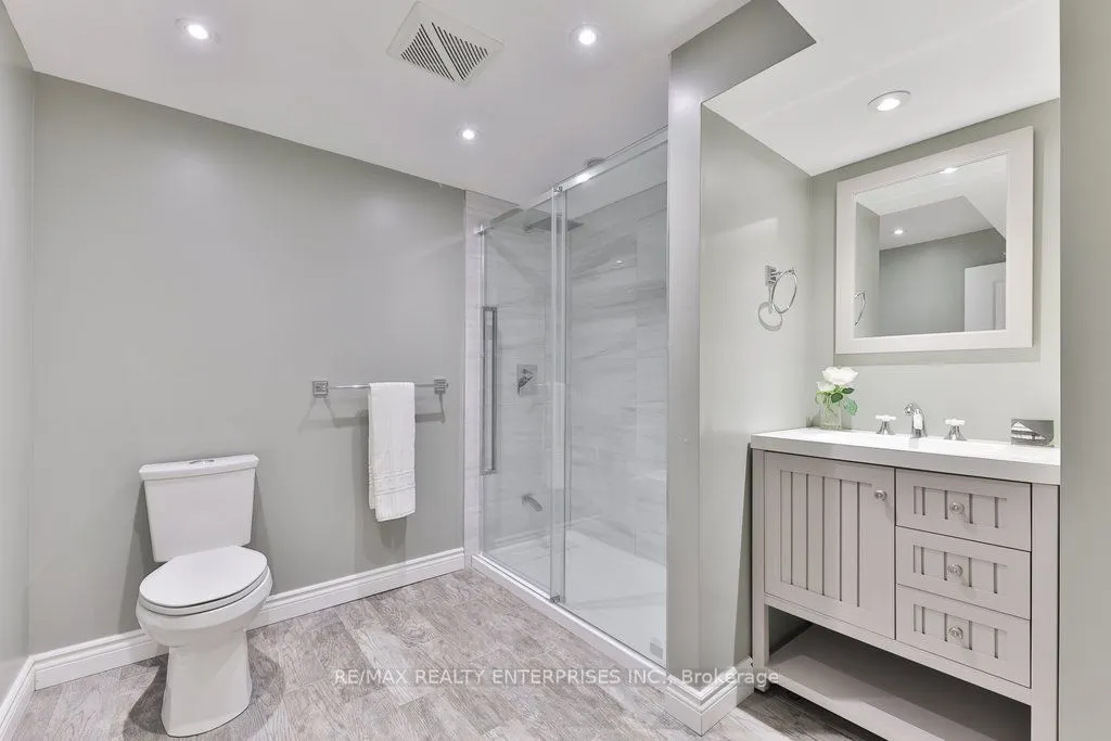 1076 Red Pine Crescent