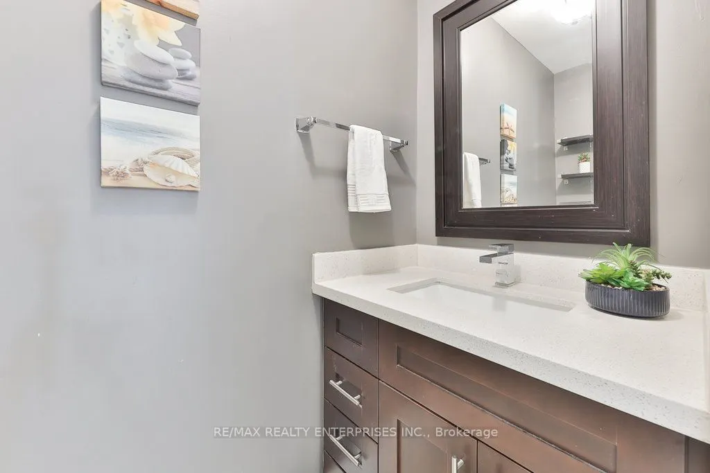 1076 Red Pine Crescent