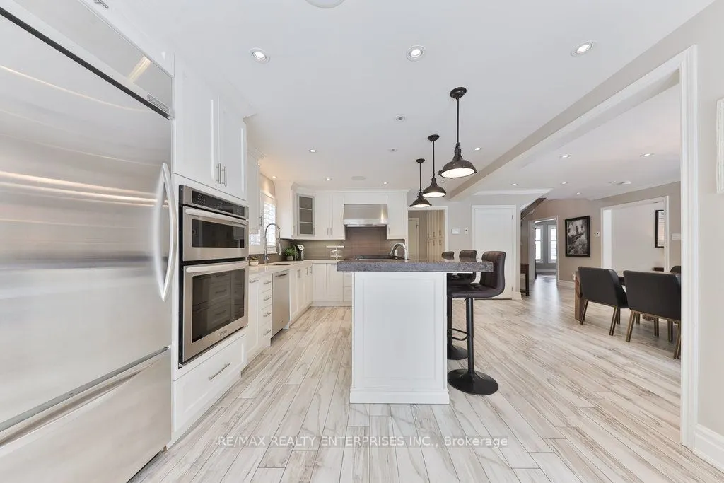 1076 Red Pine Crescent