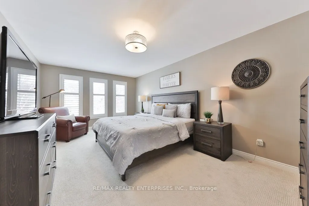 1076 Red Pine Crescent