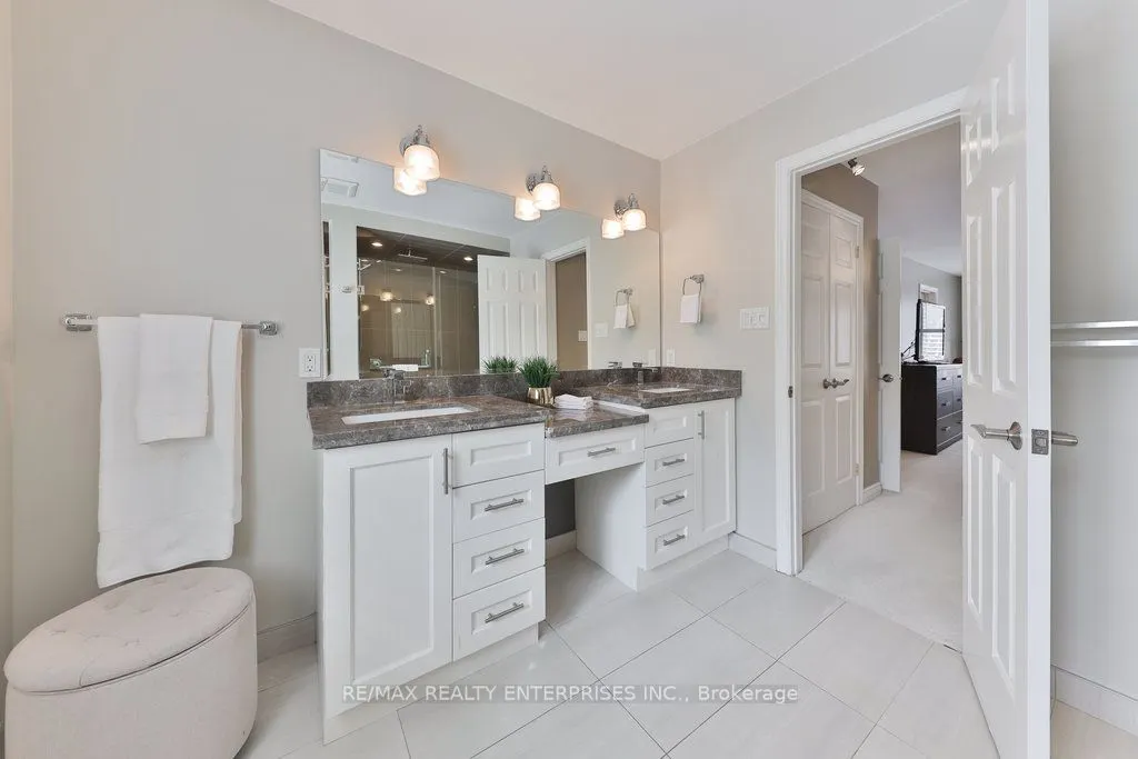 1076 Red Pine Crescent