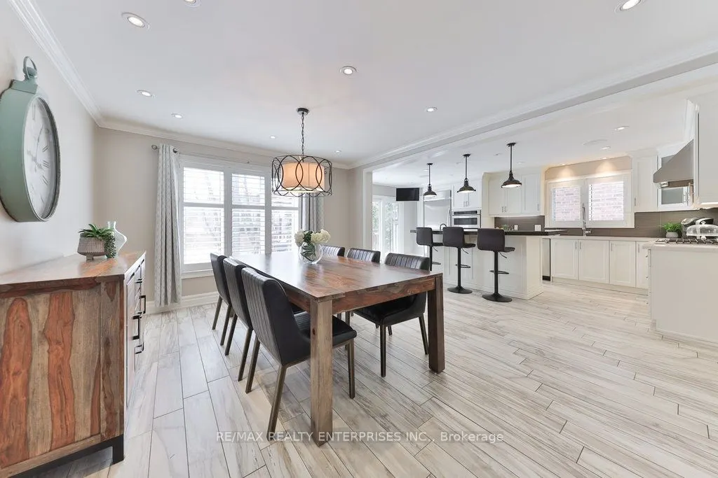 1076 Red Pine Crescent