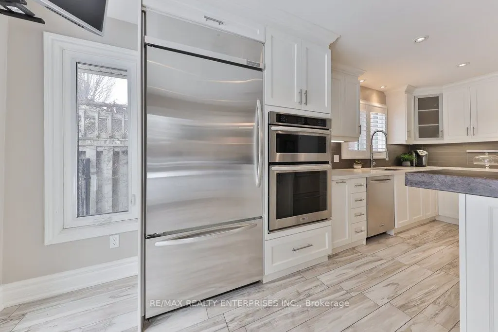 1076 Red Pine Crescent