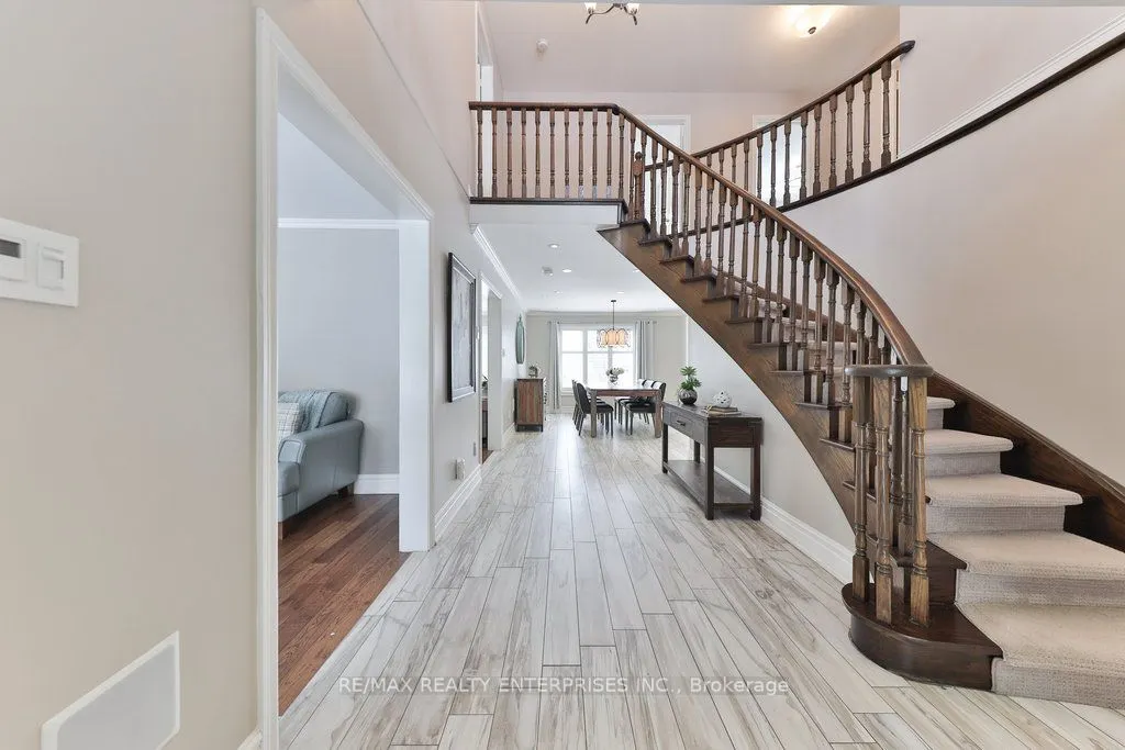 1076 Red Pine Crescent