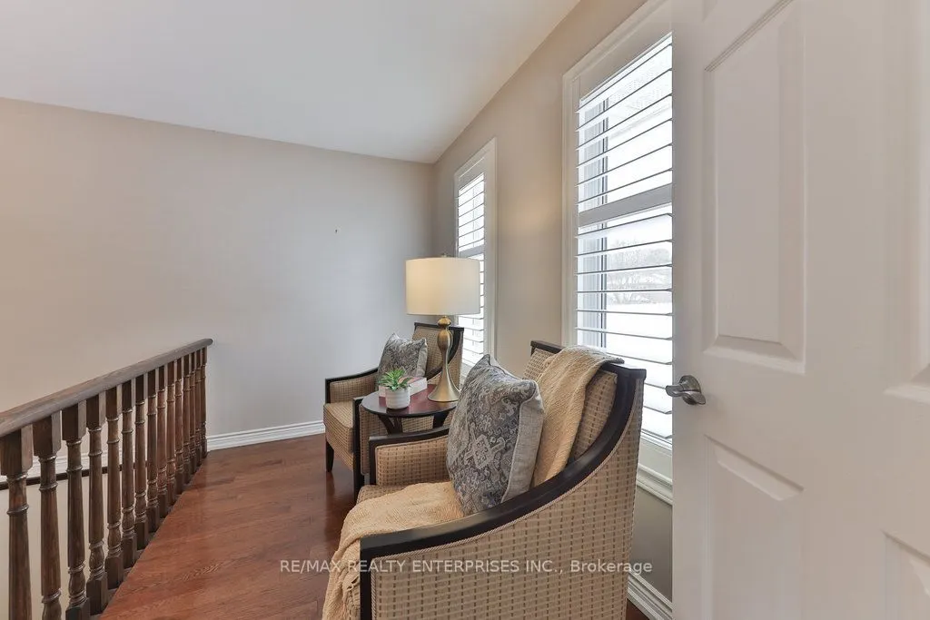 1076 Red Pine Crescent
