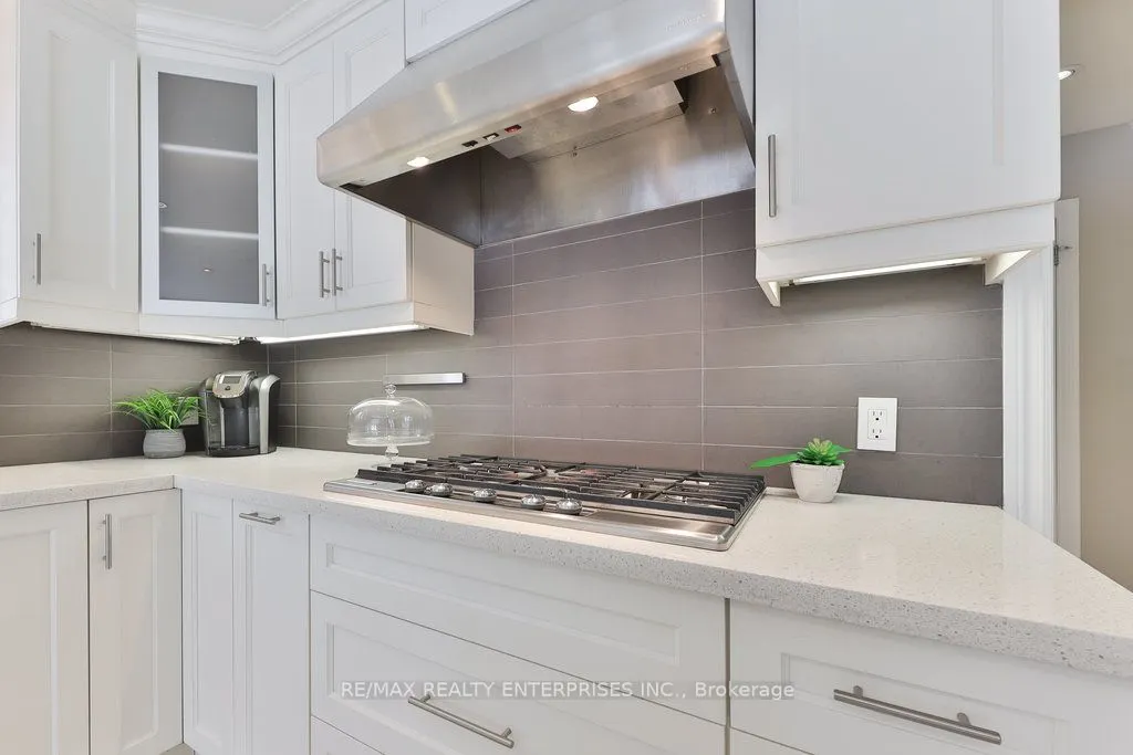 1076 Red Pine Crescent