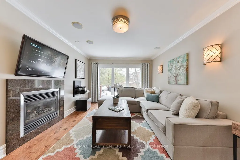 1076 Red Pine Crescent