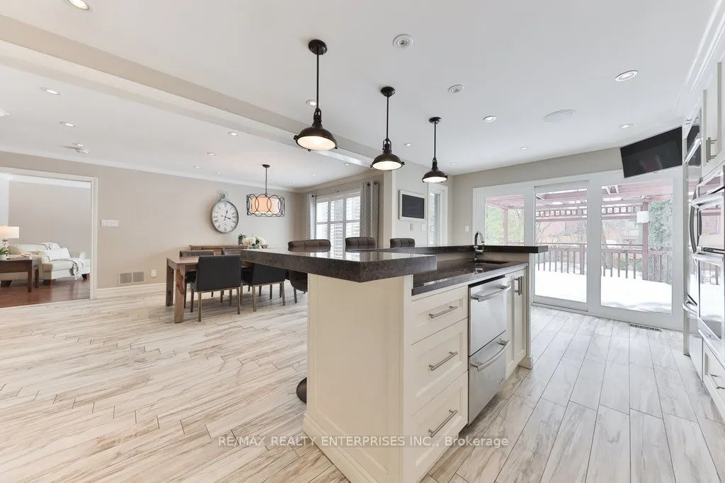 1076 Red Pine Crescent