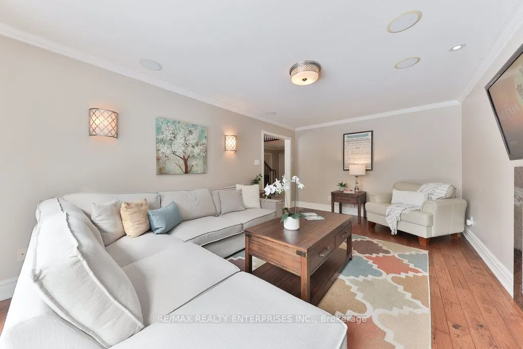 1076 Red Pine Crescent