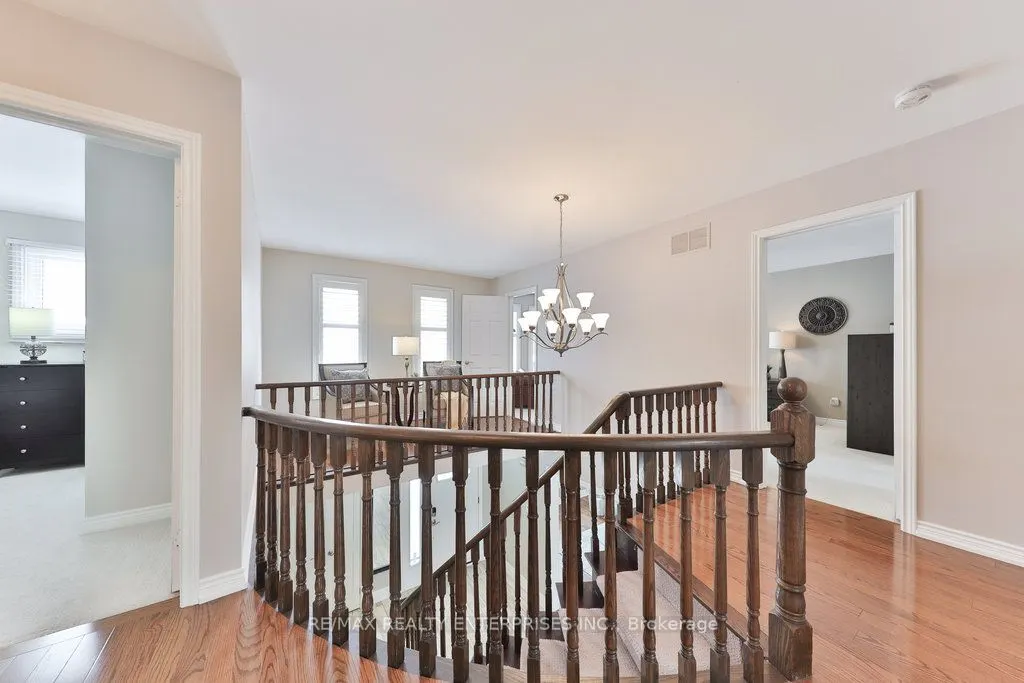 1076 Red Pine Crescent