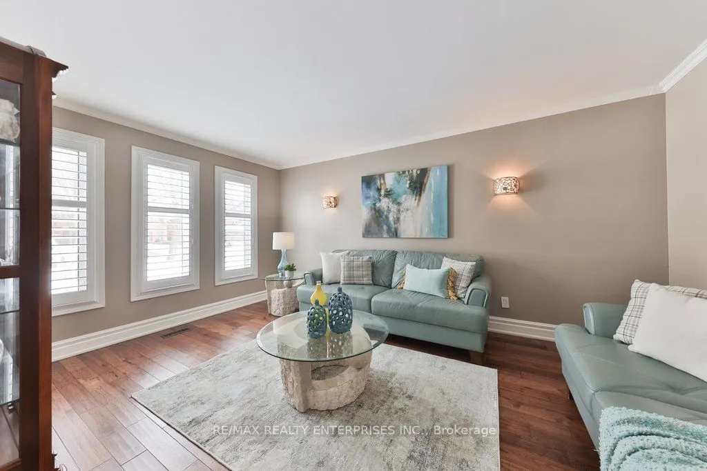 1076 Red Pine Crescent