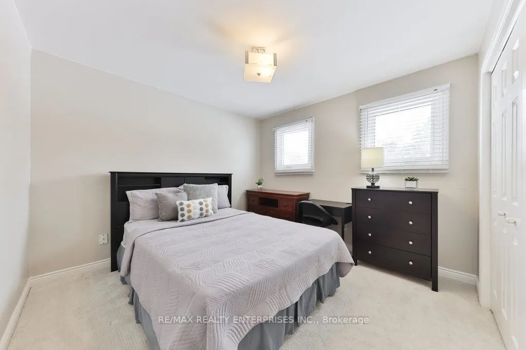 1076 Red Pine Crescent