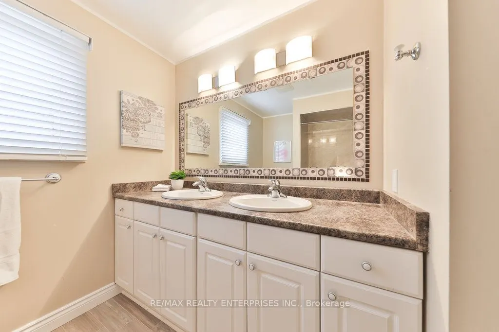 1076 Red Pine Crescent