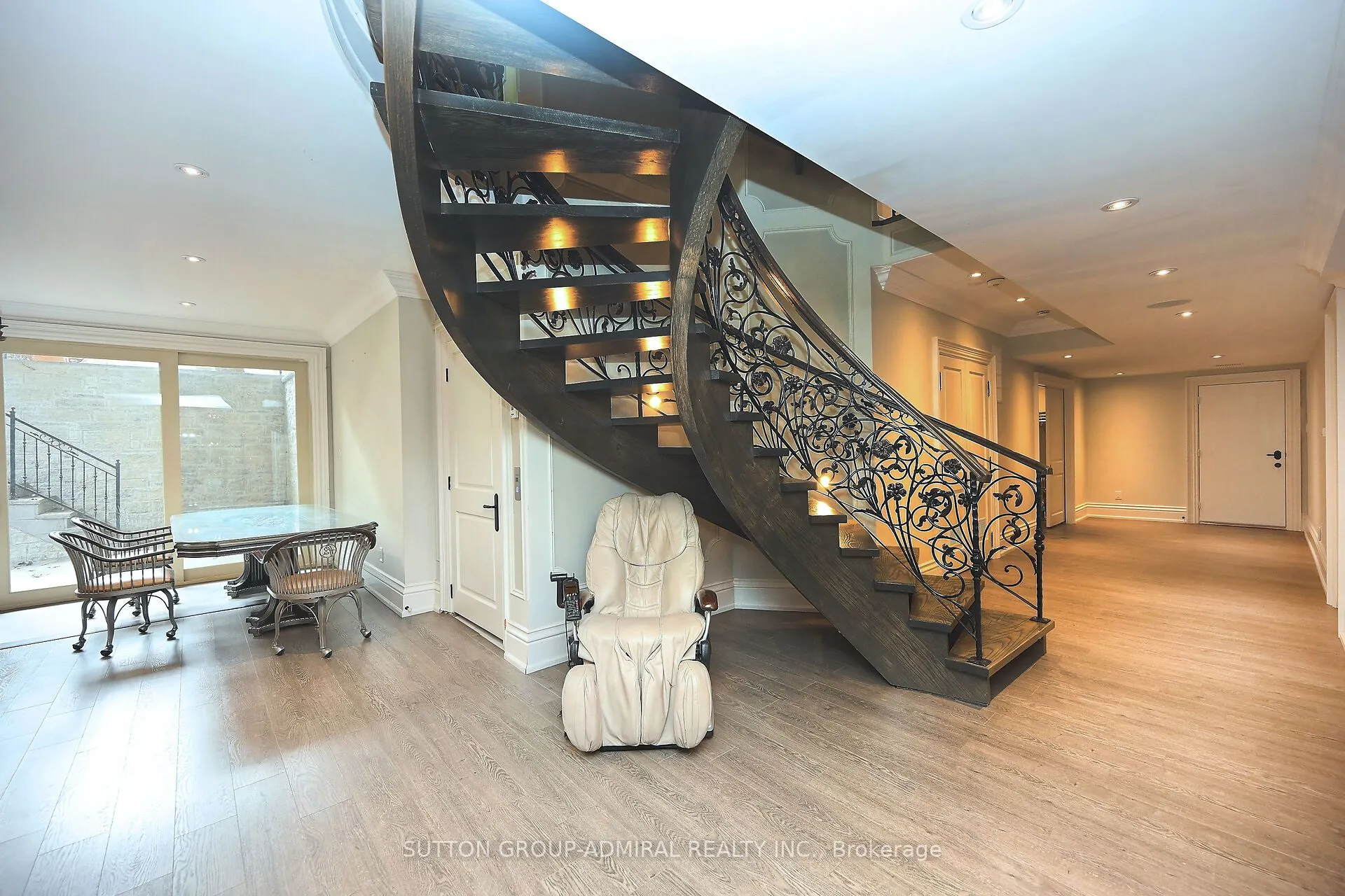 883 Parkland Avenue