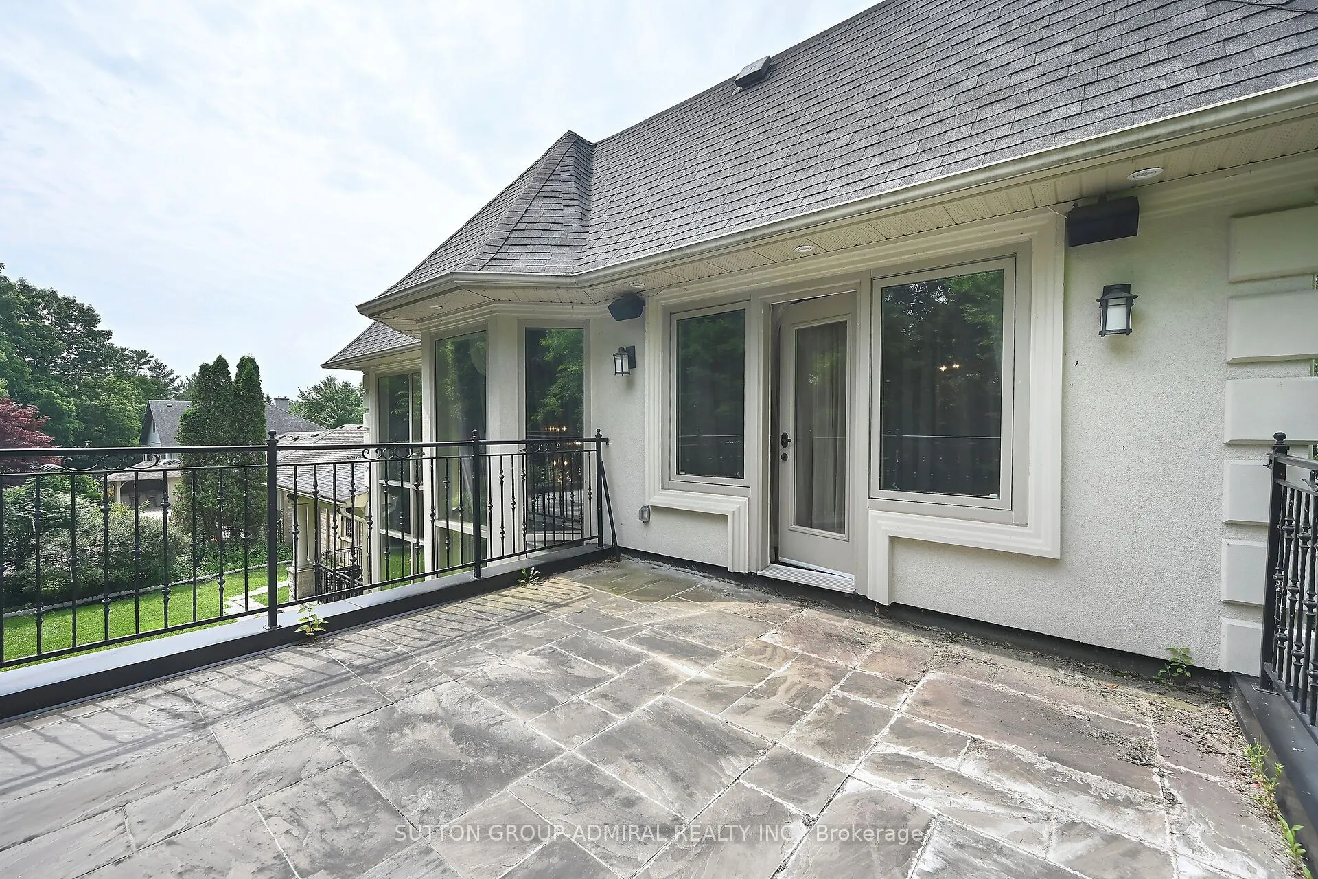 883 Parkland Avenue